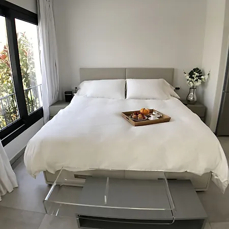 In Puerto Banus מארבלה